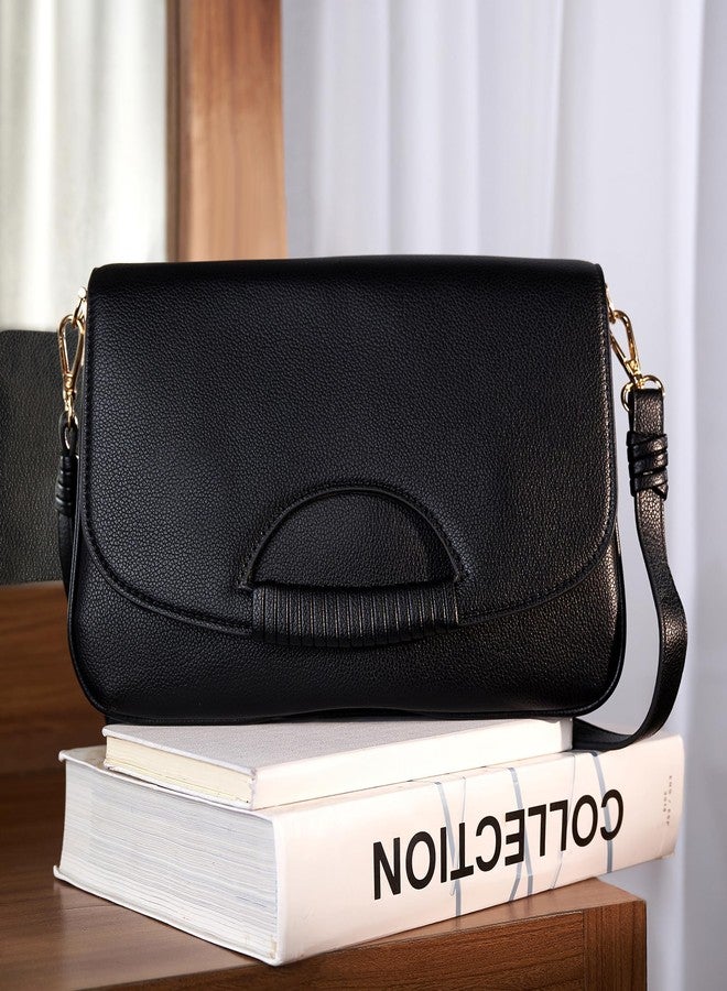 أكسيسورايز حقيبة كروس بودي سوداء بمقبض ملفوف من أكسسورايز لندن للنساء - Image 5